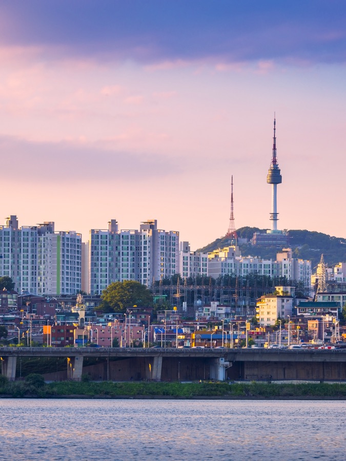 Runner lungo le rive del fiume Han a Seoul