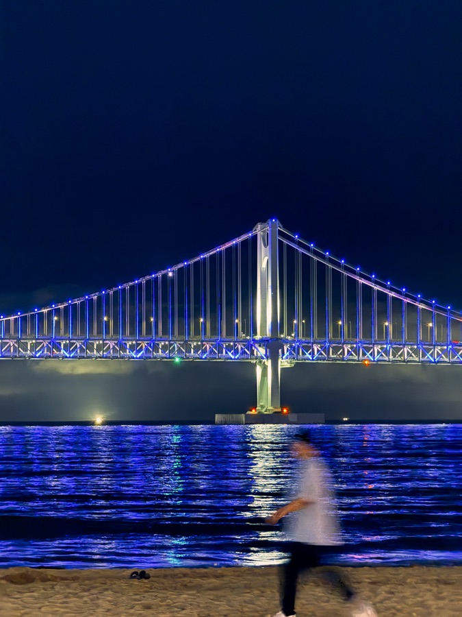La spiaggia di Gwangalli con il ponte di Gwangan a Busan