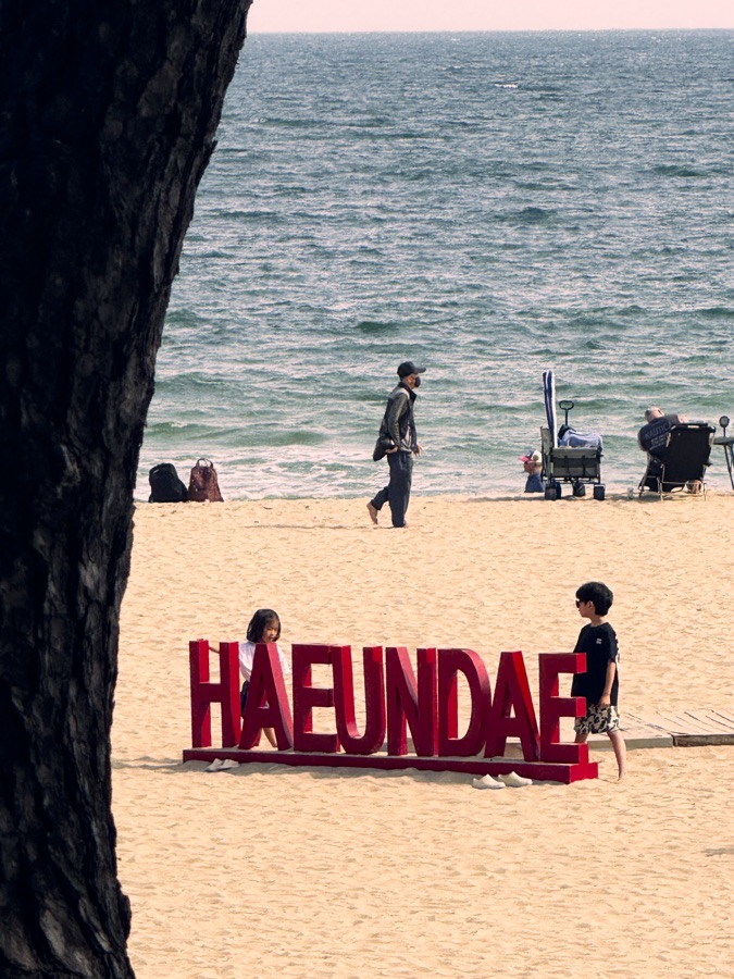 Corsa sul lungomare della spiaggia di Haeundae a Busan