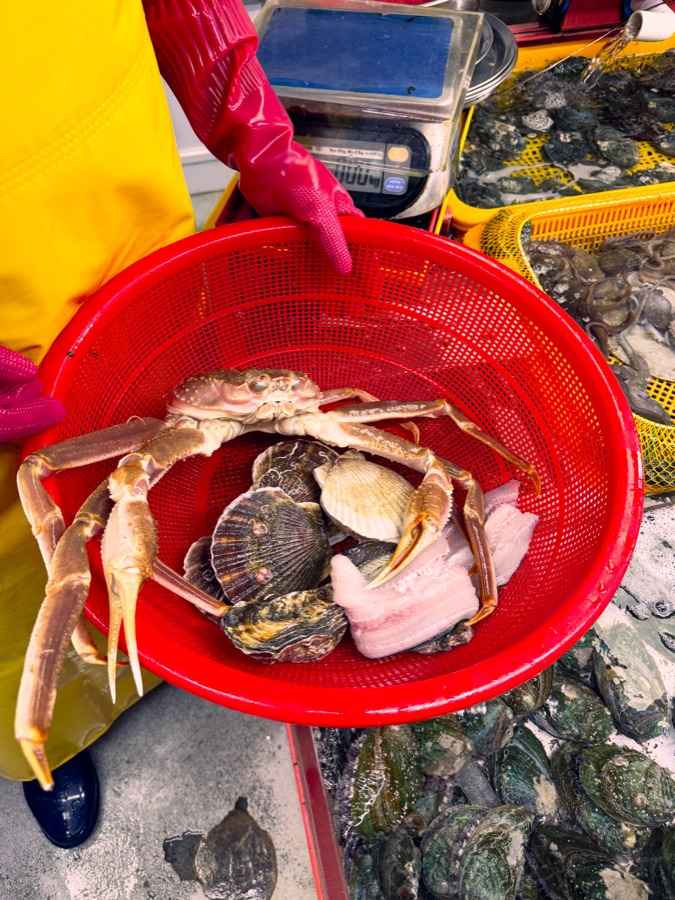 Pesce fresco al mercato ittico coreano